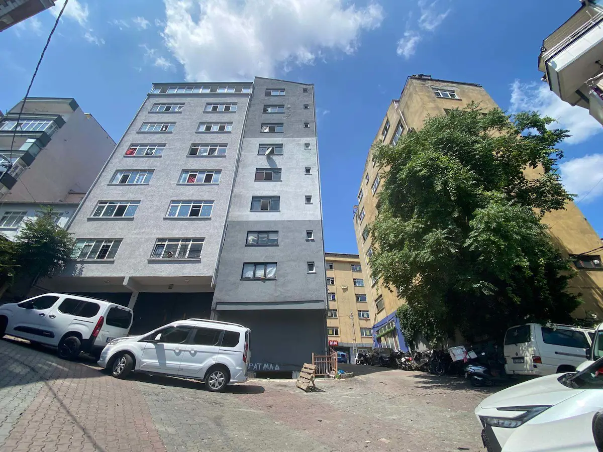 ÇAĞLAYAN VATAN CADDESİ'NDE 8 KATLI KOMPLE İŞ HANI 2