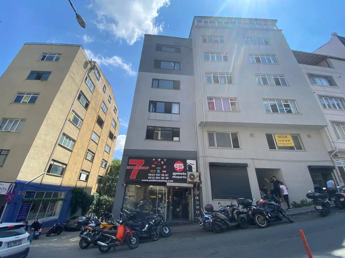 ÇAĞLAYAN VATAN CADDESİ'NDE 8 KATLI KOMPLE İŞ HANI