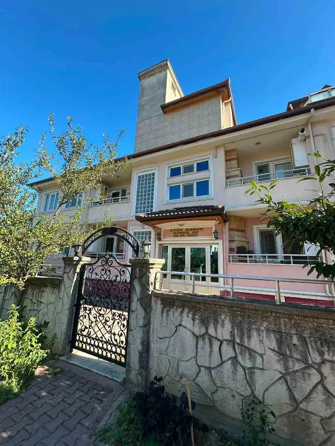SAKARYA MAHALLESİNDE KİRALIK DAİRE 2+1 DOĞALGAZLI BAKIMLI DAİRE