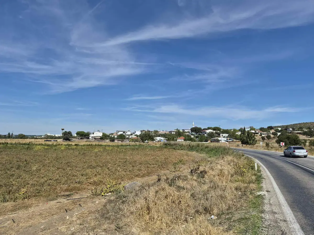ÇANAKKALE TAŞTEPE BOZCAADA YOLU ÜZERI SATILIK 4365 M2 TARLA