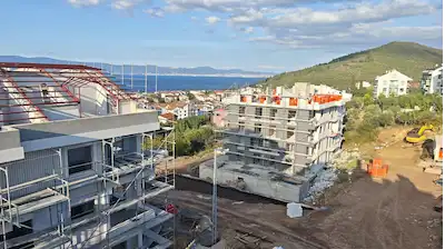 KARAMÜRSEL’DE DENİZ, ORMAN VE DOĞAYLA İÇ İÇE 3+1 HUZURLU YAŞAM