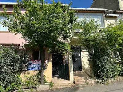 ÜSKÜDAR YAVUZTÜRK’TE 2+1 | GİRİŞ KAT | BALKONLU | DOĞALGAZ KOMBİLİ | BOŞ