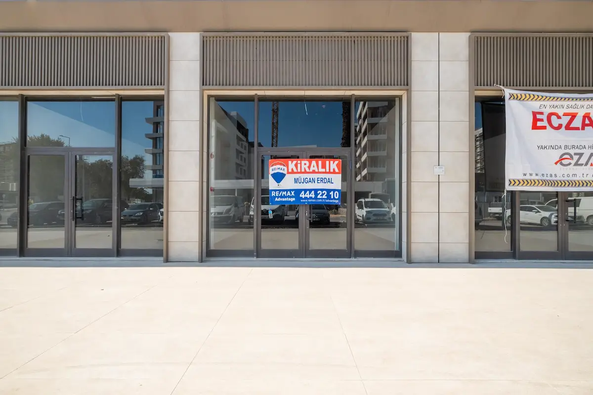 REMAX ADVANTAGE DOĞANKÖY/DOKU BY KUMOVA KİRALIK DÜKKAN