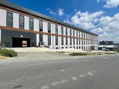 SAĞLAM SANAYİ VE TİCARET MERKEZİNDE 380 M2 KİRALIK FABRİKA-DEPO