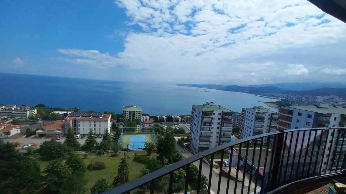 TRABZON YALINCAK'TA DENİZ MANZARALI 3+1 EŞYALI SATILIK DAİRE