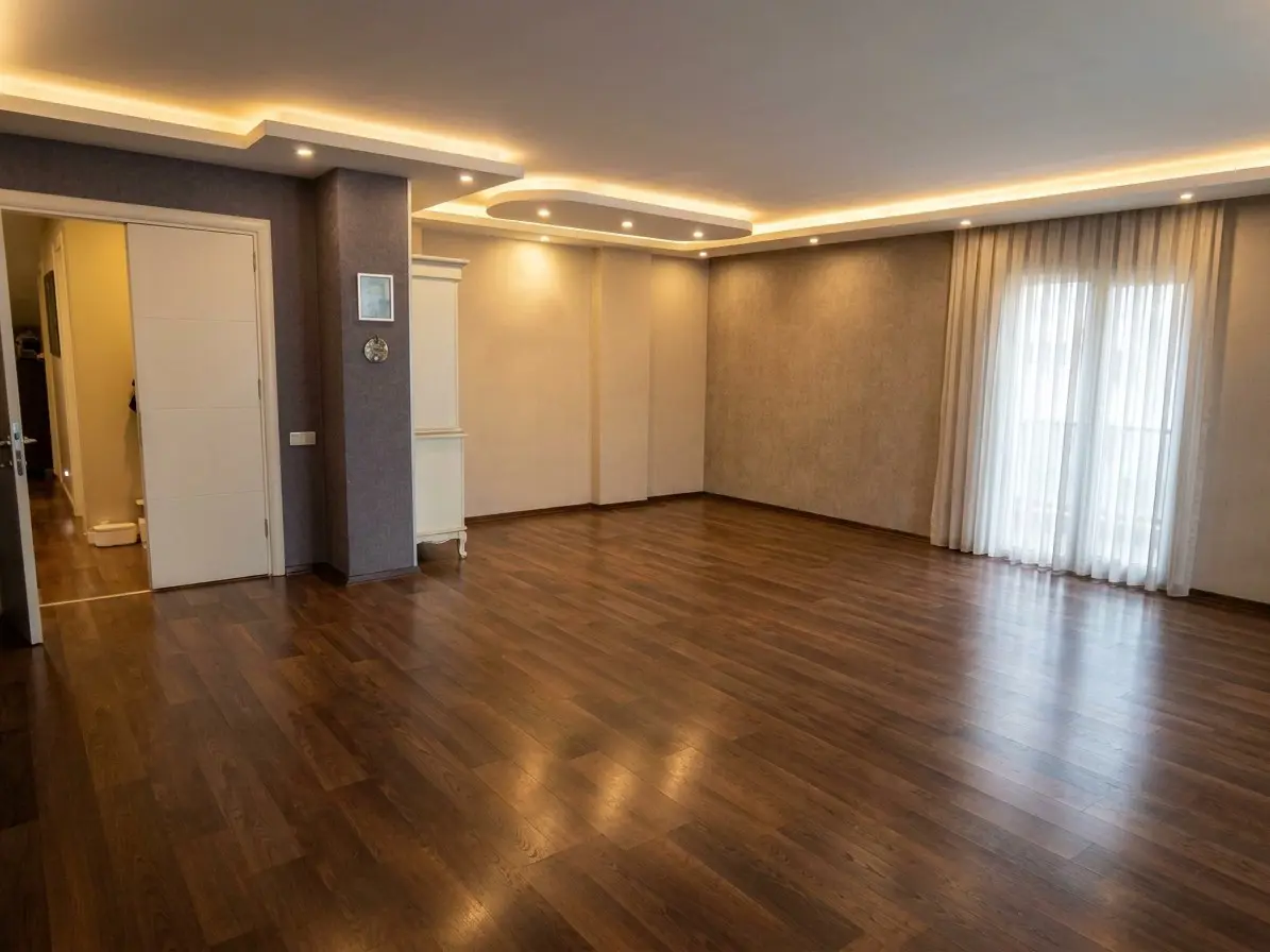 KARŞIYAKA ANADOLU CAD. ÜZERINDE TERASLI 4+1 DAIRE