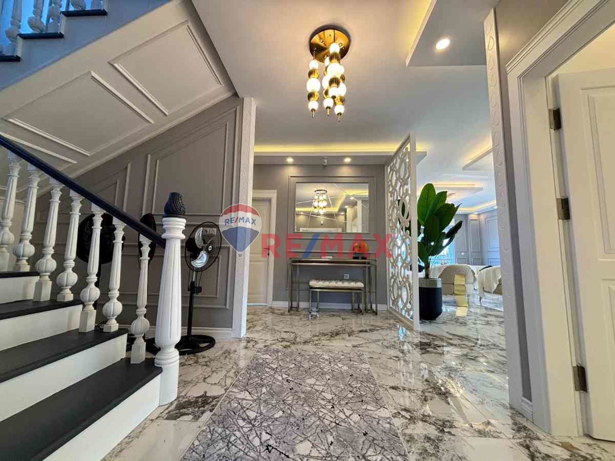 REMAX YUNUS'TAN ULTRA LÜKS MÜSTAKİL HAVUZLU 5+1 VİLLA