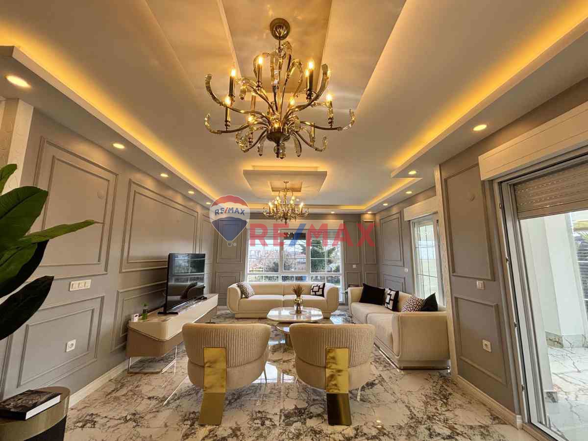 REMAX YUNUS'TAN ULTRA LÜKS MÜSTAKİL HAVUZLU 5+1 VİLLA