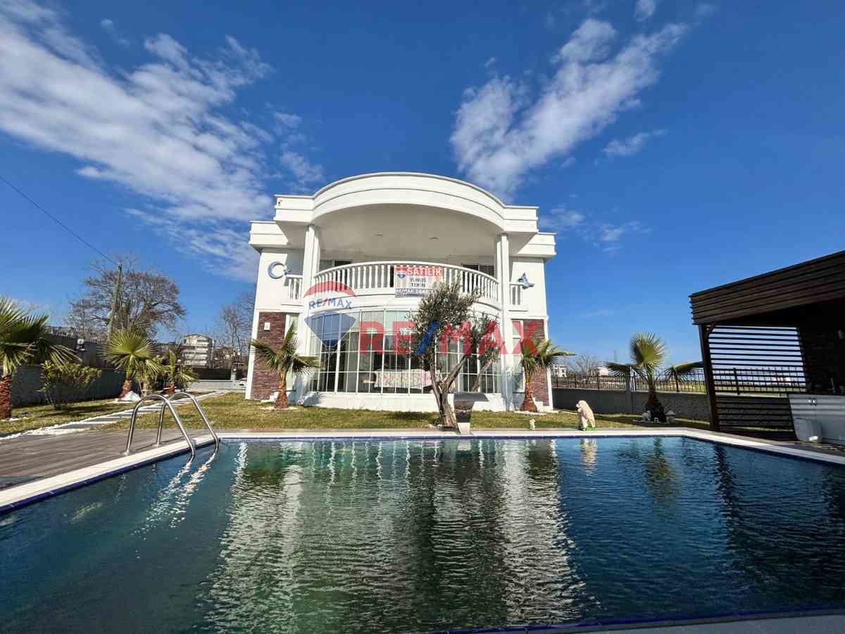 REMAX YUNUS'TAN ULTRA LÜKS MÜSTAKİL HAVUZLU 5+1 VİLLA