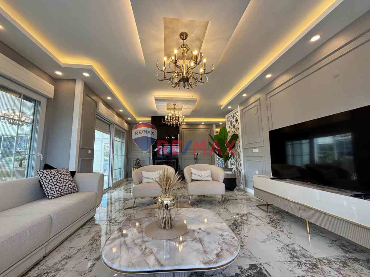 REMAX YUNUS'TAN ULTRA LÜKS MÜSTAKİL HAVUZLU 5+1 VİLLA