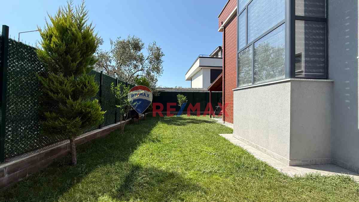 GÜRE TAHTAKUŞLARDA MÜSTAKİL HAVUZLU SATILIK VİLLA