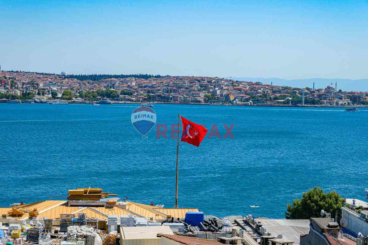 BEŞİKTAŞ’IN KALBİNDE, BOĞAZ’A HAKİM LÜKS ÇATI DUBLEKSİ