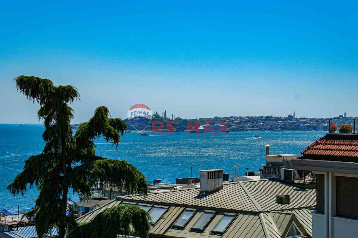 BEŞİKTAŞ’IN KALBİNDE, BOĞAZ’A HAKİM LÜKS ÇATI DUBLEKSİ