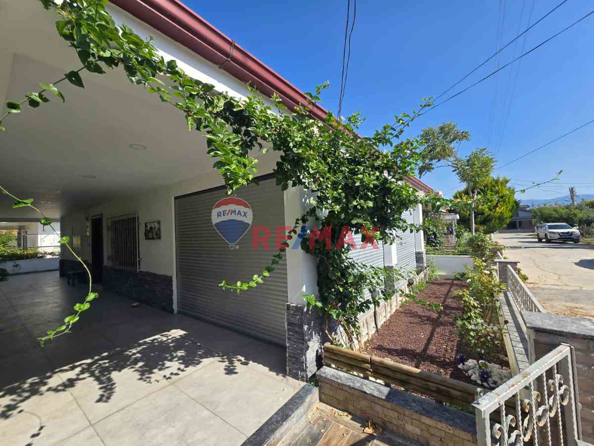 KUŞADASI NAZİLLİ SİTESİ SATILIK 2+1 BAKIMLI YAZLIK VİLLA