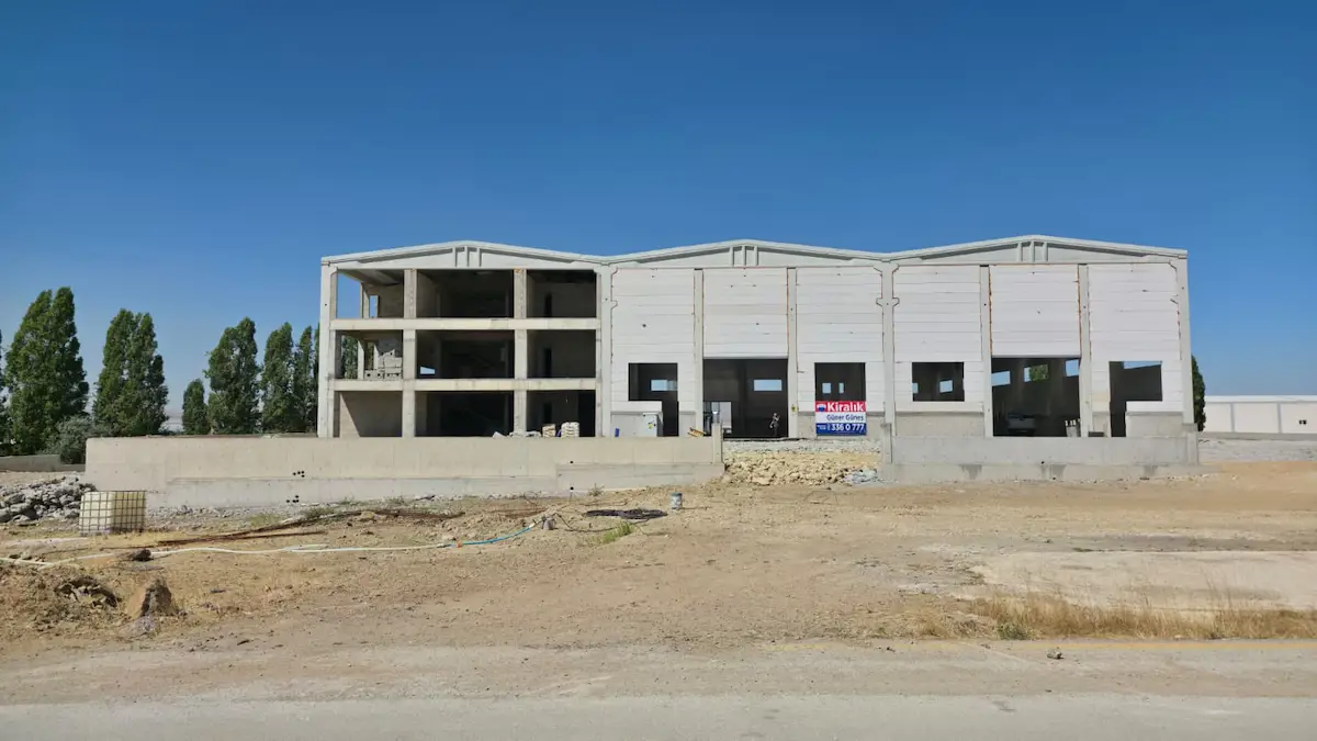 GÜZELHİSAR 2900 M2 KAPALI 3200 M2 AÇIK ALANLI FIRSAT FABRİKA