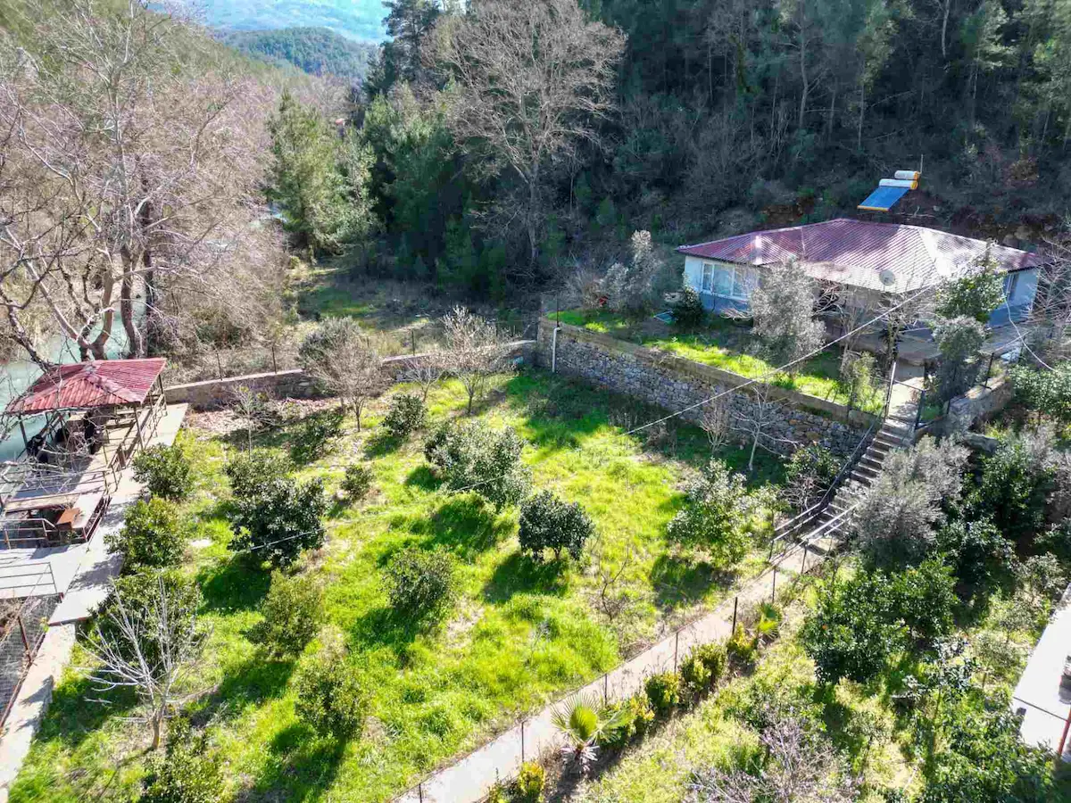 SAPADERE MEVKİİ ÇAYA SIFIR EV BAHÇE VE ÇARDAK