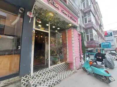 İZMİT ÇARŞI MERKEZDE TABELA DEĞERİ YÜKSEK SATILIK 22 M2 DÜKKAN