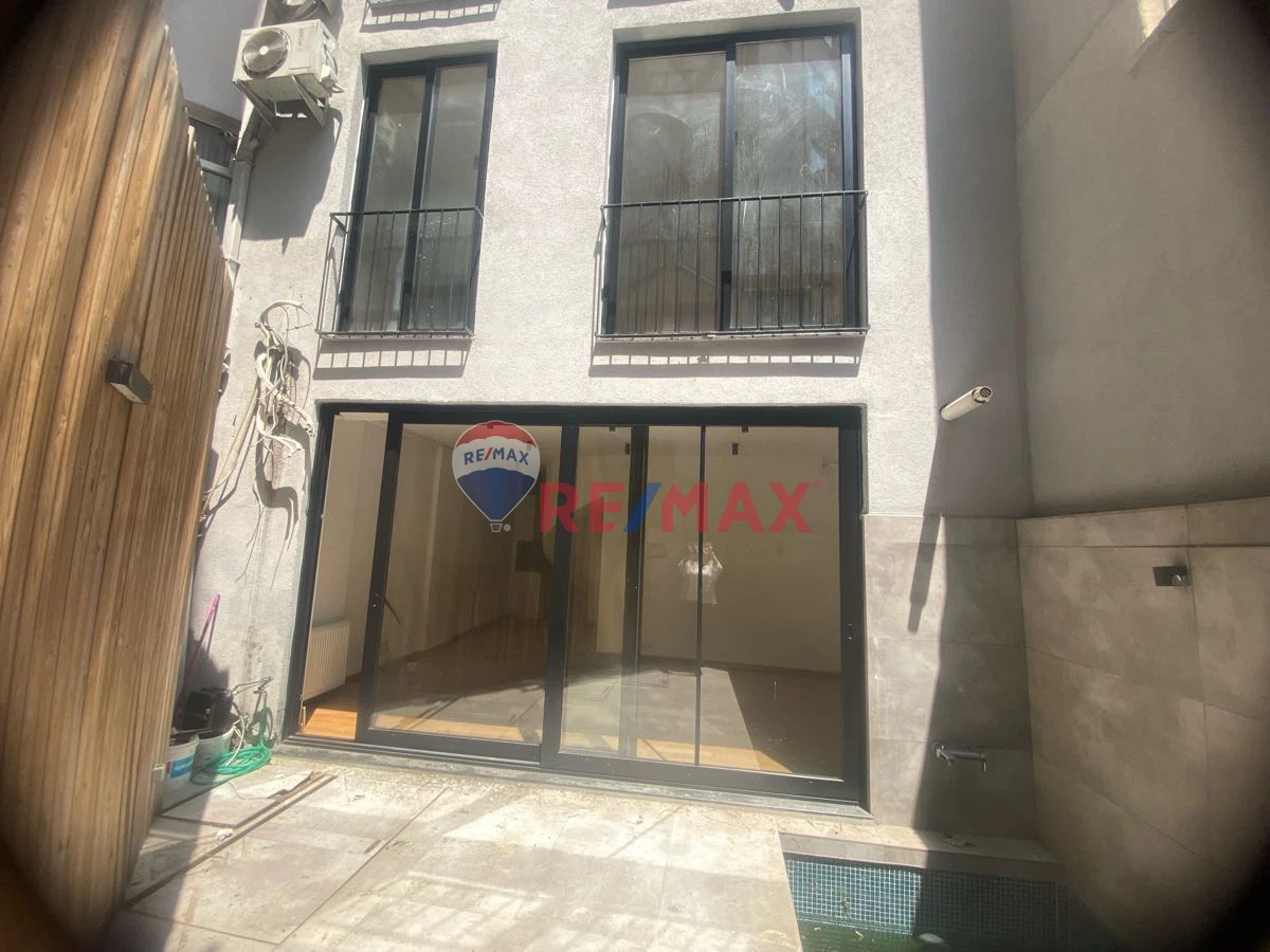 TAKSİM BEYOĞLU YENİ BİNA DA SATILIK TERS DUBLEKS