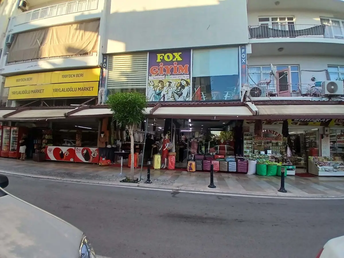 FEVZİPAŞADA SARI KÖPRÜYE, HALK PAZARINA YAKIN DEVREN 2 KAT BUTİK