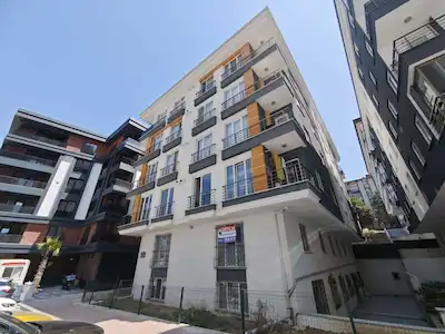 AKEVLER'DE KAPALI MUTFAK SIFIR 1+1 DAİRE