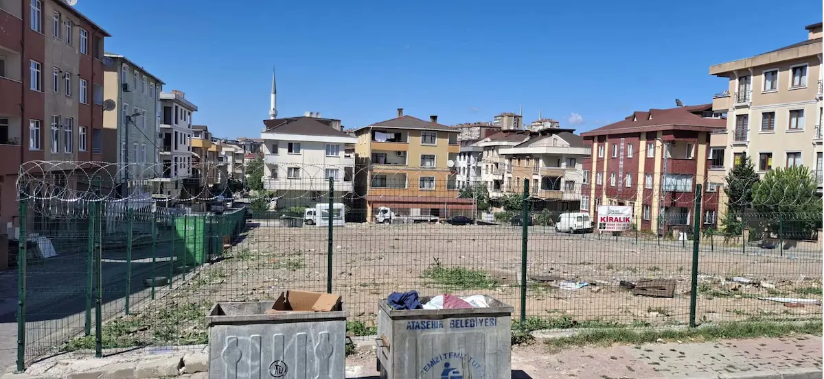 ATAŞEHİR KAYIŞDAĞ 1618M2 KİRALIK ARSA