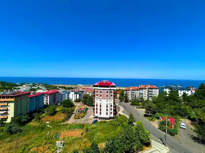 KANUNİ'DE ANAYOL ÜZERİ PANORAMİK DENİZ MANZARALI 2+1 SIFIR DAİRE