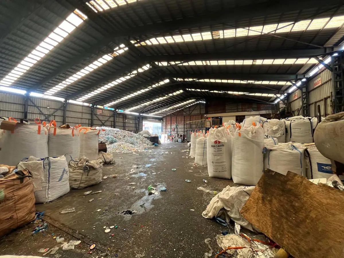 FİRUZKÖY'DE 1.300M² KOLONSUZ HANGAR DEPO 12 M TAVAN YÜKSEKLİĞİ