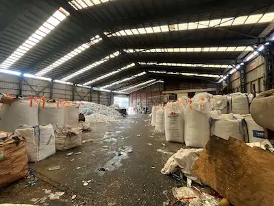 FİRUZKÖY'DE 1.300M² KOLONSUZ HANGAR DEPO 12 M TAVAN YÜKSEKLİĞİ