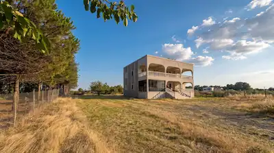 SAMSUN YALI MAH’DE 6.000 M² ÖZEL ALANLI, DENİZE SIFIR VİLLA
