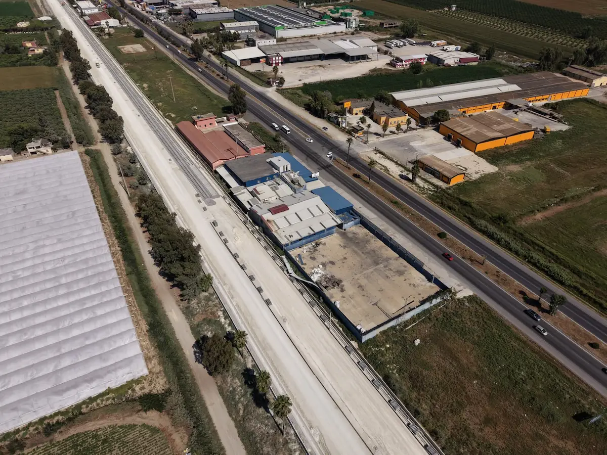 D400 MERSİN-TARSUS YOLU ÜZERİ | 1.600 KW TRAFOLU KİRALIK FABRİKA