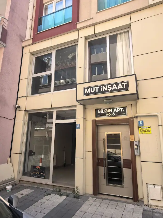 ŞEYHSINAN'DA MERKEZI LOKASYONLU SATILIK DÜKKAN