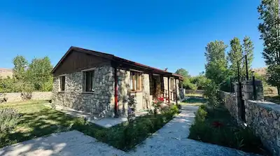 SAKARYA TARAKLI'DA EMSALSİZ MÜSTAKİL ÖZEL YAPILI BAHÇELİ VİLLA