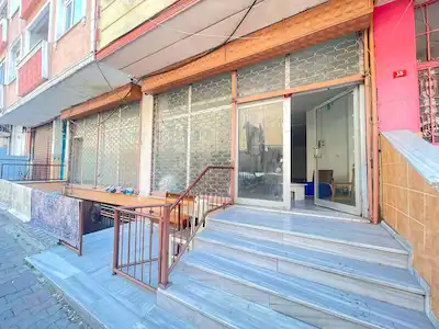 MEHMET AKIF MAHALLESI'NDE 150.000₺ KIRA GETIRILI 2 KATLI GENIŞ DÜKKAN