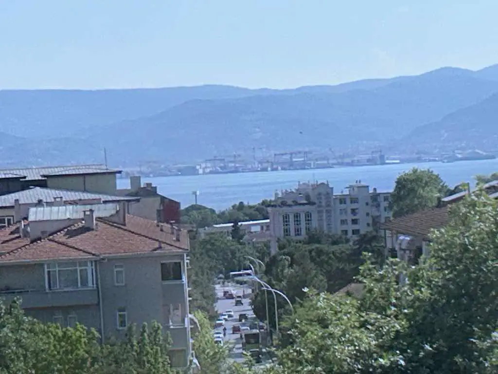 KANDIRA KOVANAĞZI DENİZE 5 DK 448 M2 TAKASLI SATILIK PANSİYON