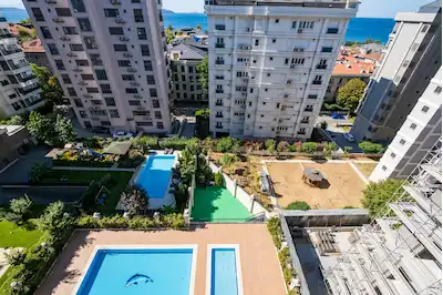 BAĞDAT CADDESİ SAHİL KISMINDA DENİZ MANZARALI HAVUZLU 3+1