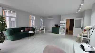 REMAX RİNA'DAN POZCUDA CADDE ÜZERİ GÜZELLİK MERKEZİ