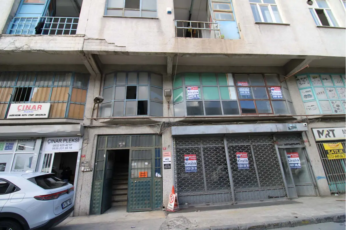 REMAX EBRU'DAN AKTİM E ÇOK YAKIN MERAL İŞHANINDA İSKANLI DÜKKAN 3