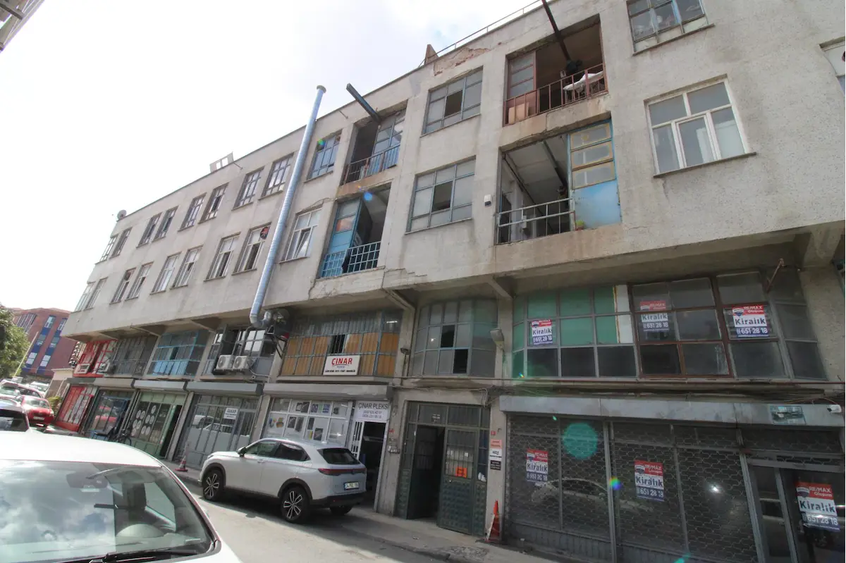 REMAX EBRU'DAN AKTİM E ÇOK YAKIN MERAL İŞHANINDA İSKANLI DÜKKAN 2