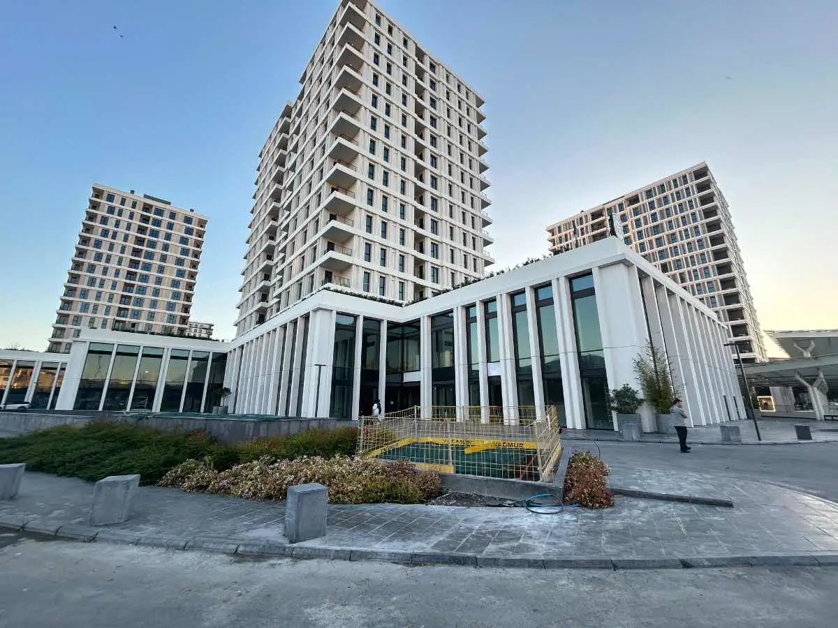 BAHÇELIEVLER BENESTA PROJESINDE 85 M2 KIRALIK DÜKKAN