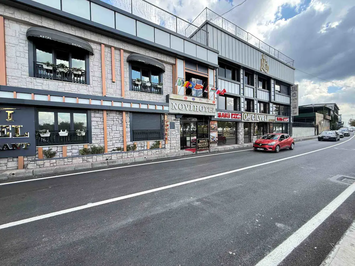  FLORYA SAHIL YOLU HATTINDA DENİZ MANZARALI HAZIR KURULU KİRALIK RESTORAN