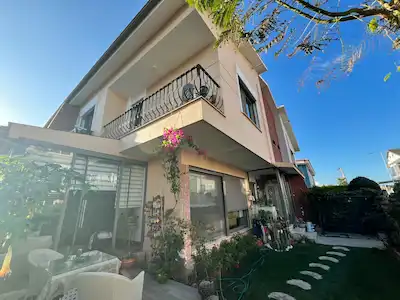 REMAX YELKEN'DEN URLA ÇAMLIÇAY DA DOĞAL GAZLI, DENIZE 200M MESAFEDE VİLLA