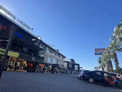 KUNDU OTELLER BÖLGESİNDE DENİZ MANZARALI AVM İÇLNDE 500 M2 KİRALIK OFİS KATI