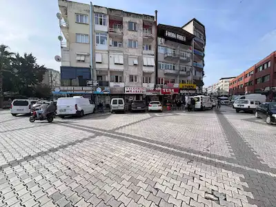 MENEMEN MERKEZ DE CADDE ÜZERİ DEVREN KİRALIK 180 M2 DÜKKAN