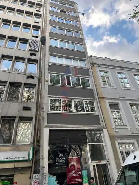 ŞİŞLİ HARBİYE CUMHURİYET CADDESİNDE BAKIMLI KİRALIK OFİS KATLARI