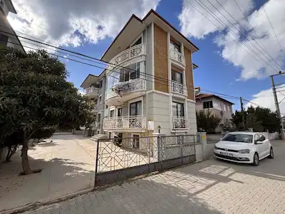 ULA ALPARSLANDA MERKEZE YAKIN 4+1 TERS DUBLEX AÇIK OTOPARKLI