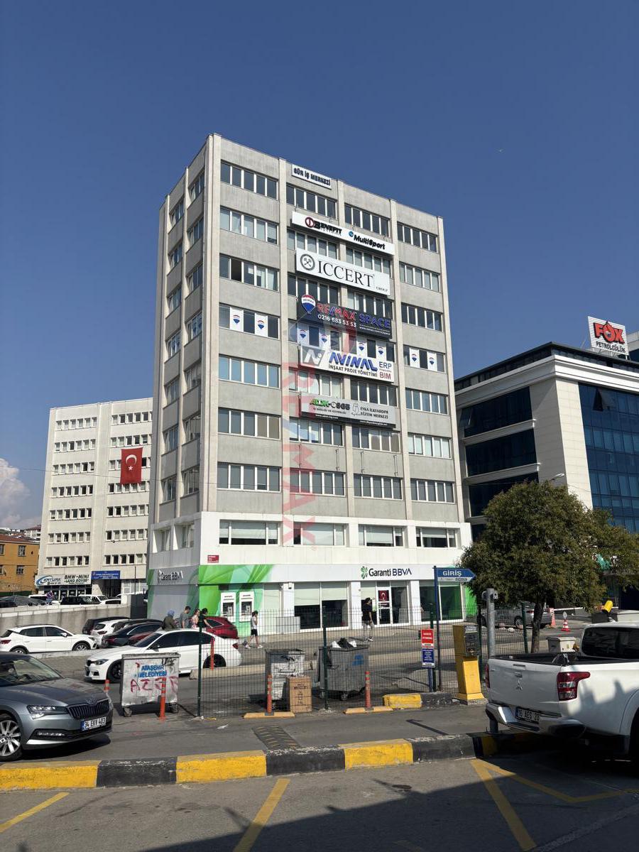 BOSTANCI METRO ÇIKIŞI E5 CEPHE DEKORASYONLU DENİZ MANZARALI