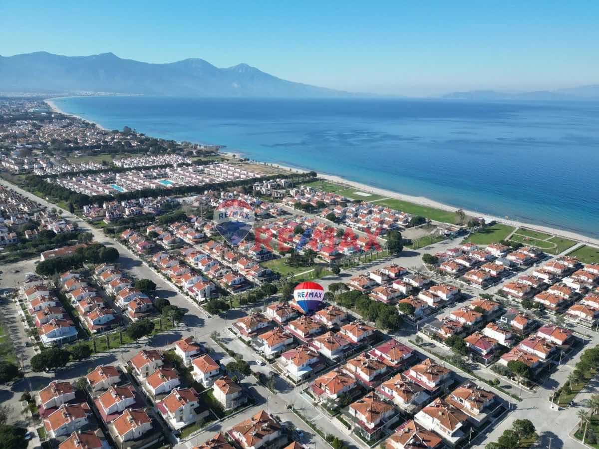 KUŞADASI DENİZ TUR SİTESİ'NDE DENİZE 250 MT MESAFE'DE SATILIK YAZLIK