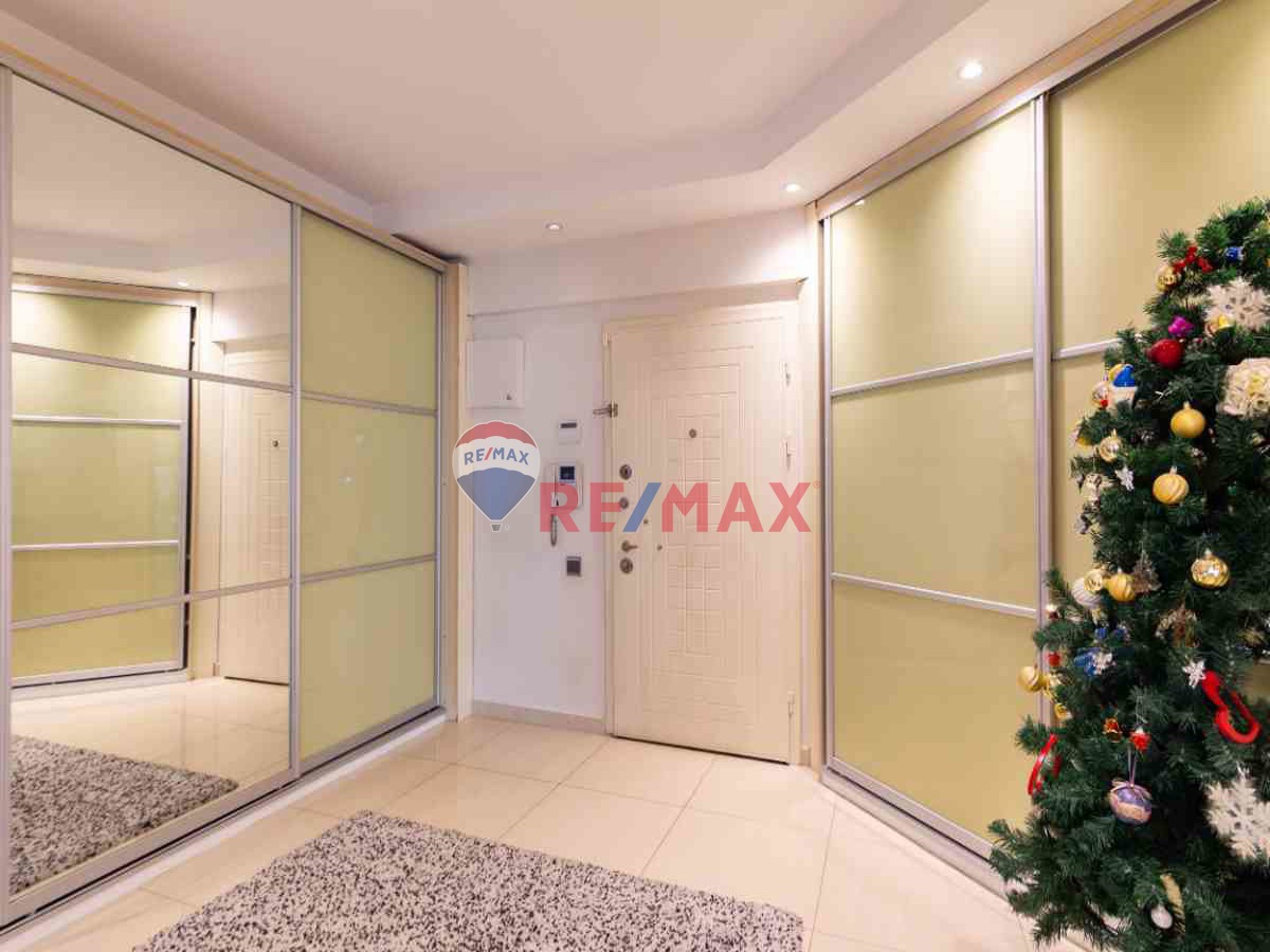 ÇUKURAMBAR'IN MERKEZİNDE ÖZEL TASARIM 4+1 SATILIK DAİRE