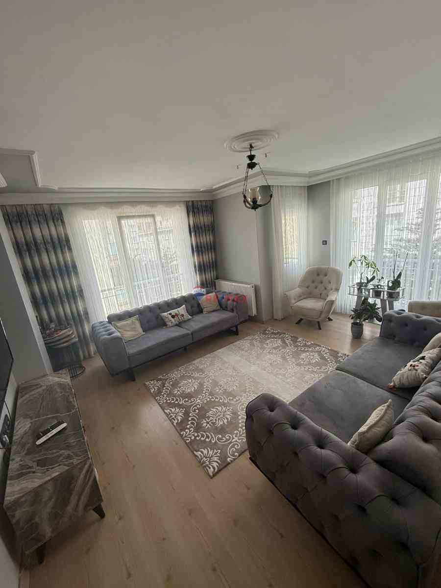 GÜRPINAR'DA SATILIK GENİŞ 2+1 ARAKAT DAİRE