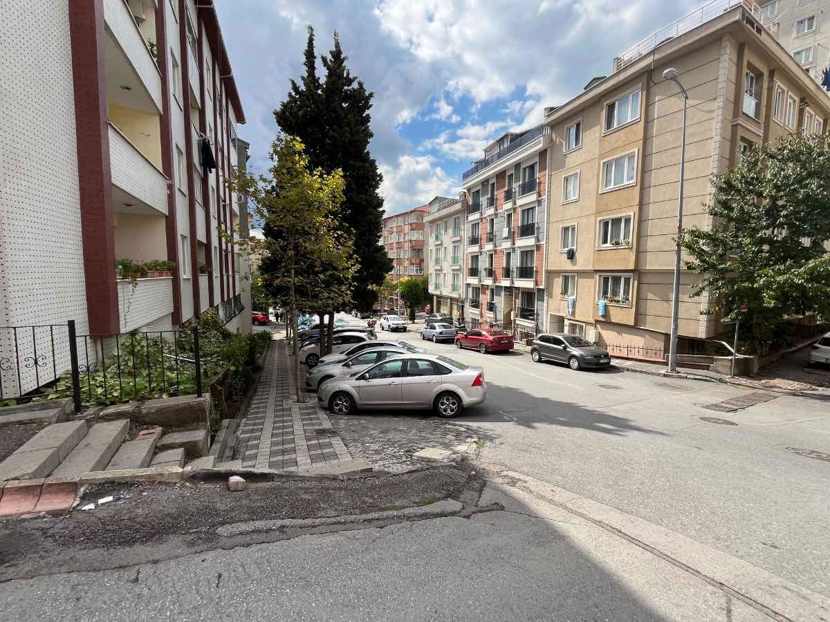 ÜMRANİYE İSTİKLAL'DE MERKEZİ KONUMDA 3+1 GENİŞ SATILIK DAİRE